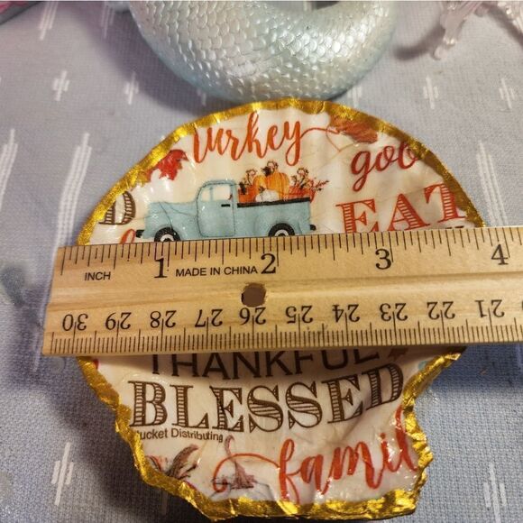 DECOUPAGE SCALLOPED FAN SHELL  - Picture 2 of 2